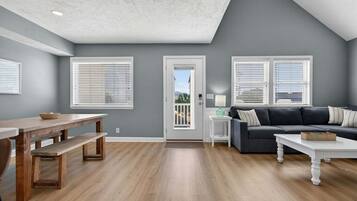 House, 3 Bedrooms | Living area | Smart TV