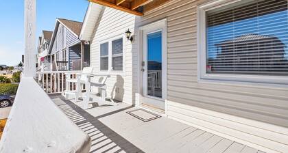 Luna By The Sea / 238 Brunswick Ave West 3 Bedroom Home