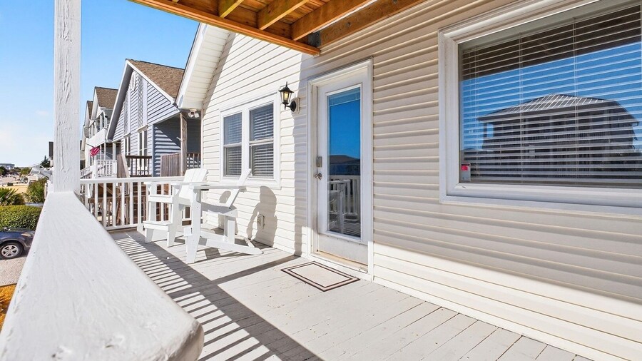 Luna By The Sea / 238 Brunswick Ave West 3 Bedroom Home