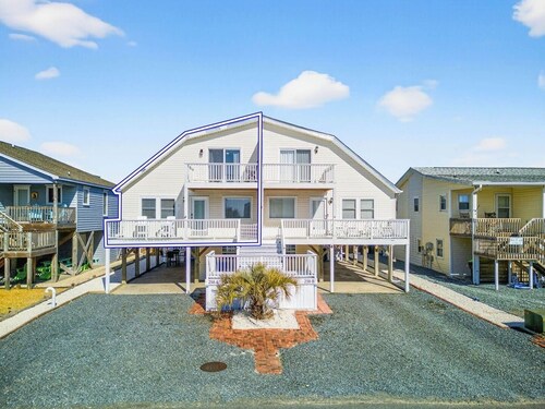 Luna By The Sea / 238 Brunswick Ave West 3 Bedroom Home