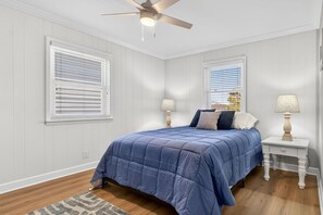 House, 3 Bedrooms | 3 bedrooms, free WiFi - Luna By The Sea / 238 Brunswick Ave West 3 Bedroom Home (Supply)