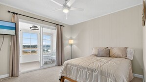 House, 3 Bedrooms | 3 bedrooms, free WiFi - Luna By The Sea / 238 Brunswick Ave West 3 Bedroom Home (Supply)