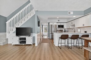 Casa, 3 habitaciones | Cocina privada | Refrigerador, cafetera y tetera y tostadora 