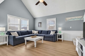 Casa, 3 habitaciones | Área de sala de estar | Smart TV 