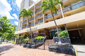 Exterior - 2-bedroom apartment in lovely Honolulu with AC for your stay (Honolulu)