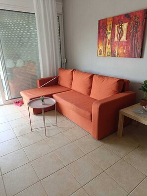 Living area - Garden Apartment in Panorama Kariani with Free Parking & BBQ, Near the Sea (Paralia Ofriniou)