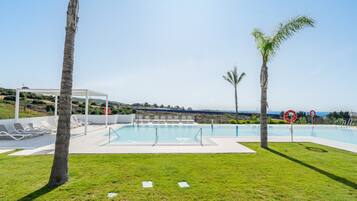 Apartamento | Piscina | Una piscina al aire libre