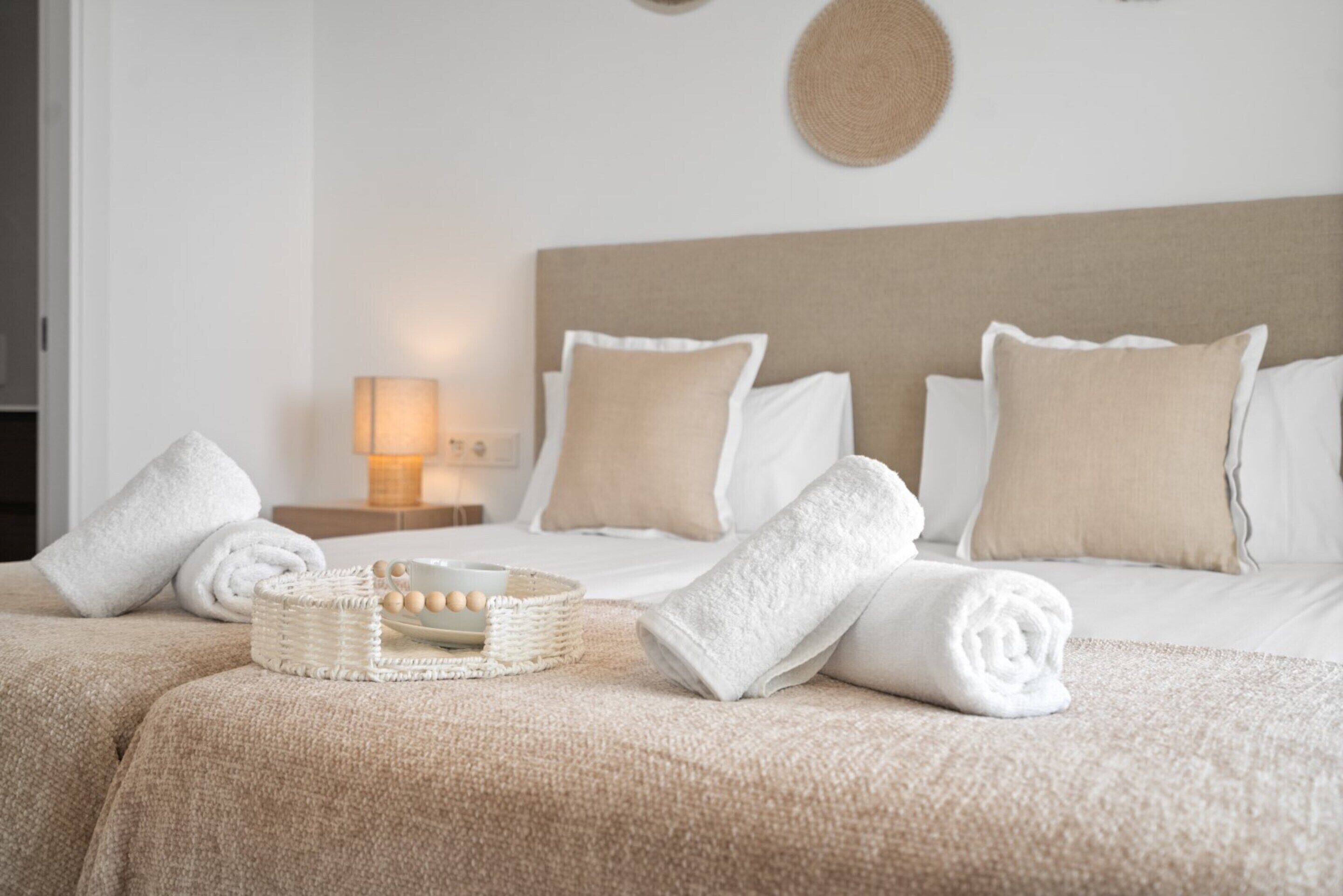 Apartamento | 2 dormitorios y tabla de planchar con plancha