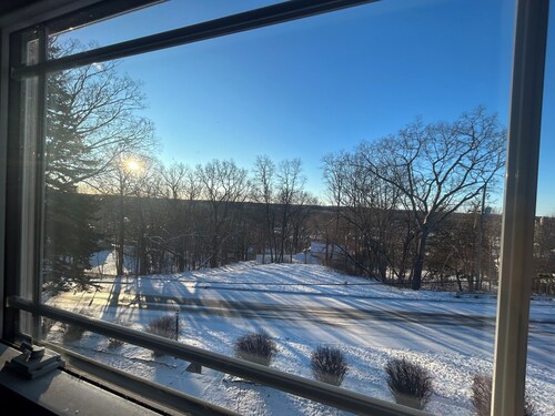 Escape to the Hilltop: Your Family’s Perfect Ionia Getaway.