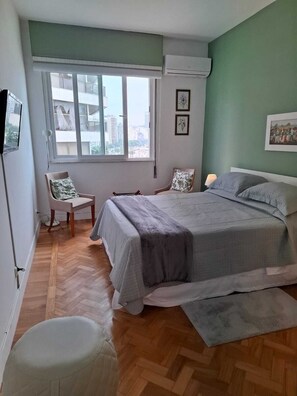 2 bedrooms, iron/ironing board, free WiFi, bed sheets - Atlantic Avenue, Post 6, Incredible View  (Rio de Janeiro)