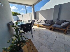 Outdoor dining - Peaceful Cudi 3BDR/2BTH villa with AC in charming Noord (Noord)