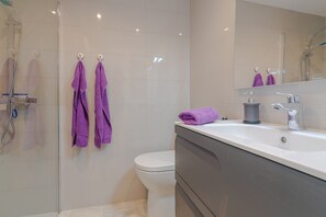 Apartment | Bathroom - Beachside Penthouse With Rooftop Terrace (Estepona)