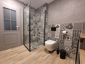 Shower, hair dryer, towels, soap - Experience the ultimate nature retreat at Chalupa U Jasanu in Czech Highlands. (Vílanec)