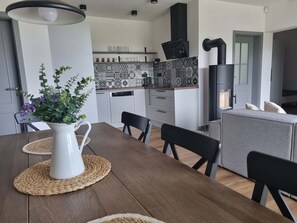 Dining - Experience the ultimate nature retreat at Chalupa U Jasanu in Czech Highlands. (Vílanec)