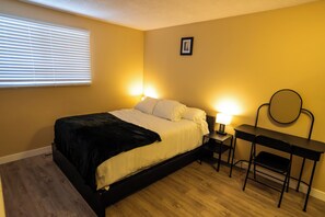 House, 2 Bedrooms, Accessible | 2 bedrooms - Charming 2-bedroom House in Central Calgary (Calgary)
