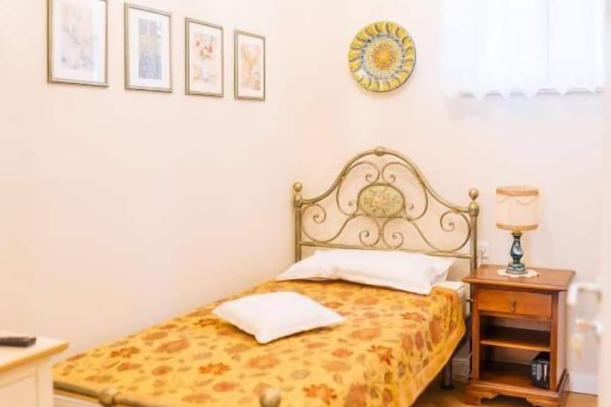 Standard Single Room, Garden View | Desk, laptop workspace, iron/ironing board, free WiFi