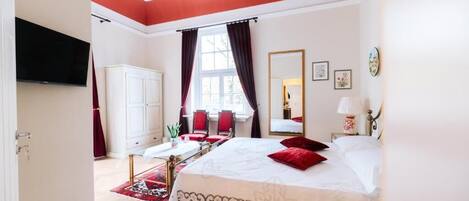 Desk, laptop workspace, iron/ironing board, free WiFi