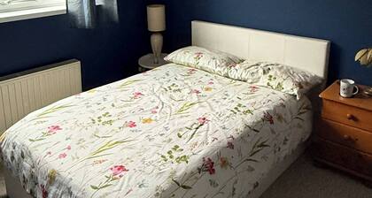 Room-"chic Modern Stay, Fresh and Relaxi