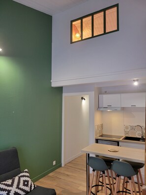 Interior - Renovated T2 apartment with parking at Les Minimes, La Rochelle (La Rochelle)
