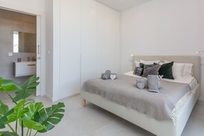 Villa - Modern Villa Retreat in Mijas Costa (Mijas)