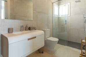 Villa | Bathroom - Modern Villa Retreat in Mijas Costa (Mijas)