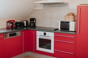Private kitchen - Duplex Apartment With Terrace and sea View (Le Conquet)