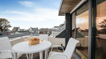 Apartment | Outdoor dining