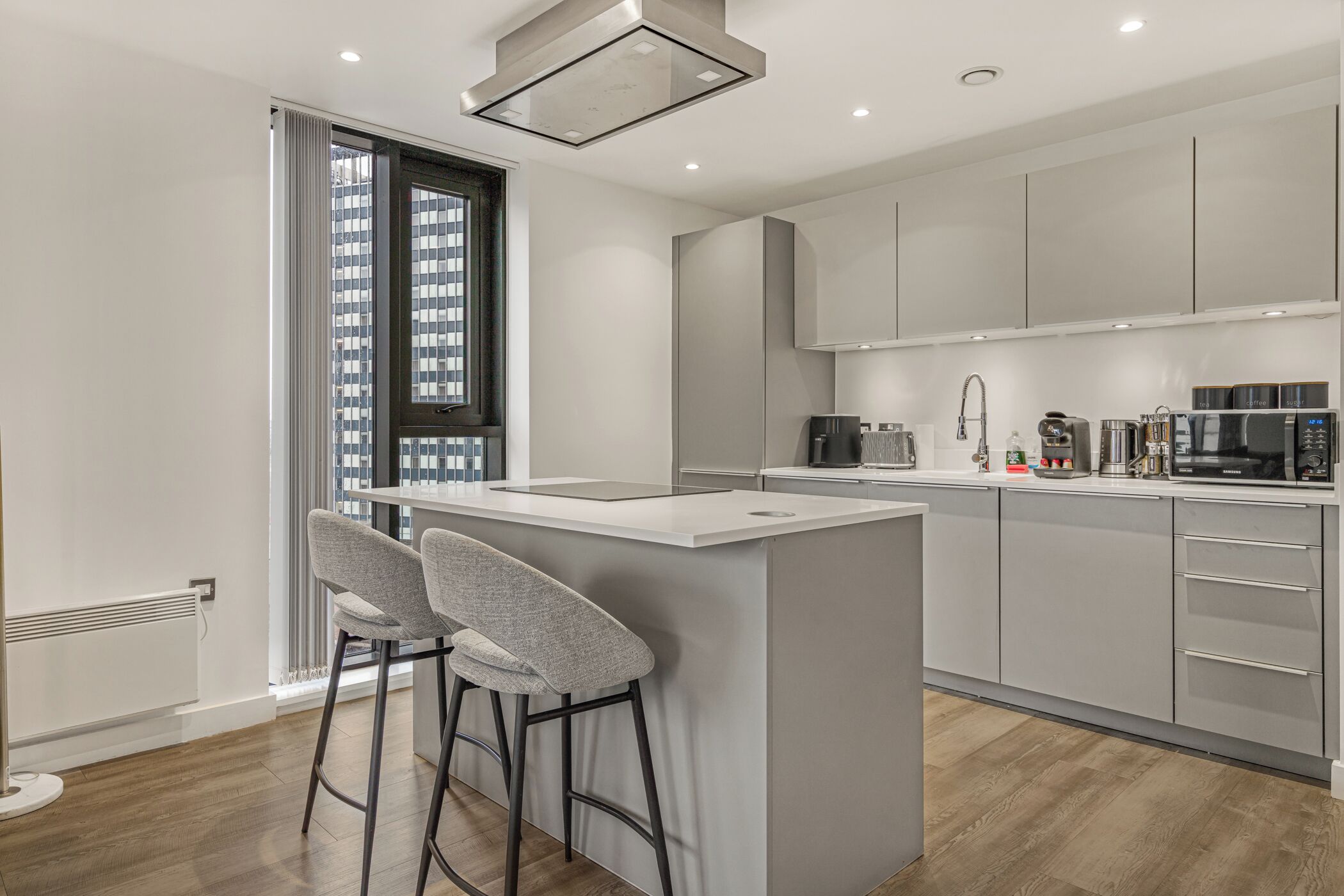 Microondas, horno, parrilla de estufa y lavavajillas 