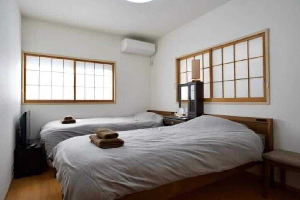 4 bedrooms, WiFi, bed sheets