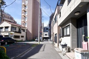 Exterior - Iriya no Hoshi, up to 9 people,4-bedroom bungalow in charming Taito City with AC (Taito City)