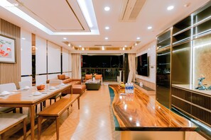 Luxury Studio Suite, Balcony, City View - The Galleria Metropole by Tea Housing (Ho Chi Minh)