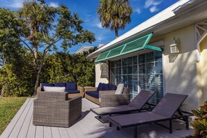 Terrace/patio - The Gulf Lookout: A beachfront escape (Anna Maria)