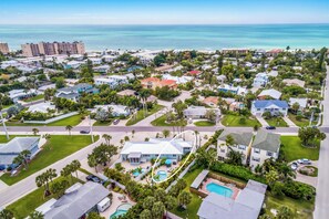 Exterior - Queen Palm: centrally located pool home. (Bradenton Beach)