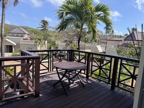 Property grounds - Cozy 2-bedroom apartment in charming Beach with AC and gym access (Beach)