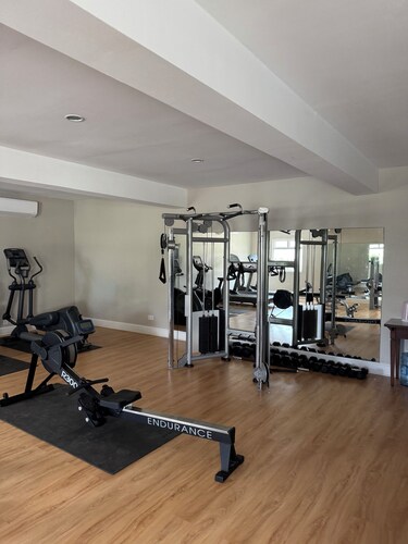Cozy 2-bedroom apartment in charming Beach with AC and gym access