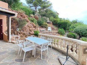 Outdoor dining - La Mer Veille - Terrace with sea view. Pets welcome! (Saint-Raphaël)