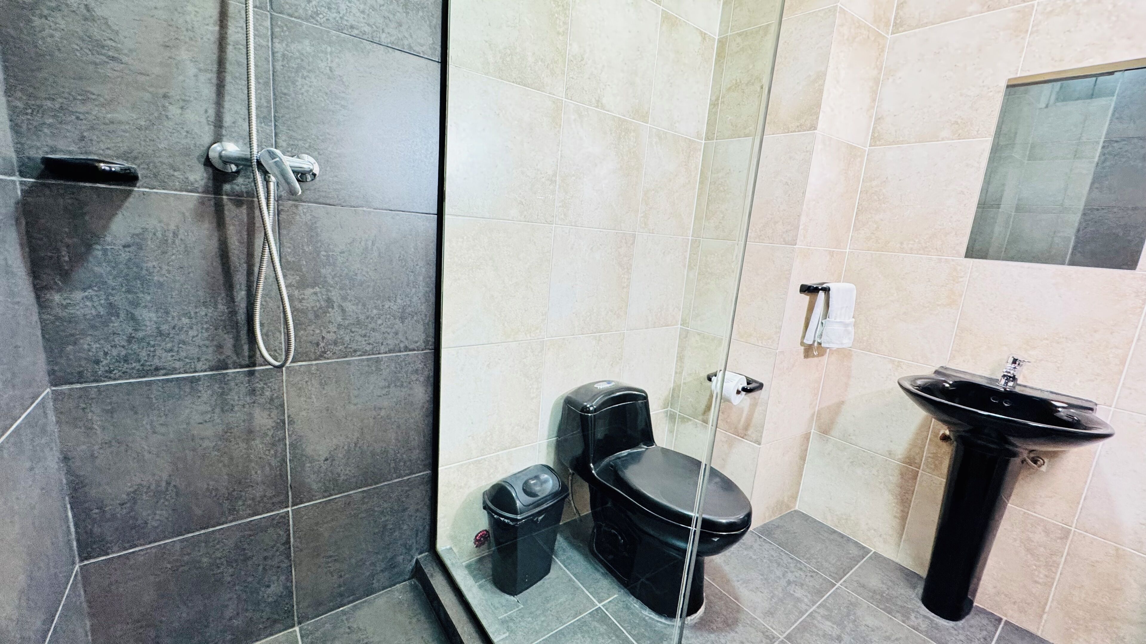 Deluxe Room | Bathroom