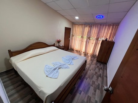 2 bedrooms, iron/ironing board, WiFi, bed sheets. Homestay with cooking demonstrations.
Ambuluwawa visit and airport pick up dro.