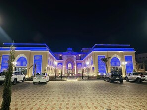 المنشأة من الخارج