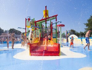 A water play area with multiple slides and water jets. - Bright Beachside Base in Burgh-haamstede (Burgh-Haamstede)