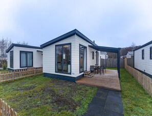 Chalet | Exterior - Bright Beachside Base in Burgh-haamstede (Burgh-Haamstede)