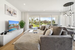 Apartment | Living room - Chic 3-bed Apartment Alcazaba Lagoon (Casares)