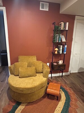 Interior - Boho Chic Parkside Retreat- 1 Bed Studio. Miles of hiking and water sights! (Baltimore)