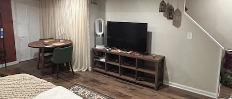 1 室のベッドルーム、WiFi、ベッドシーツ