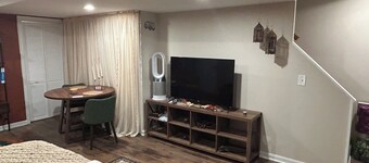 Boho Chic Parkside Retreat- 1 Bed Studio. Miles of hiking and water sights!