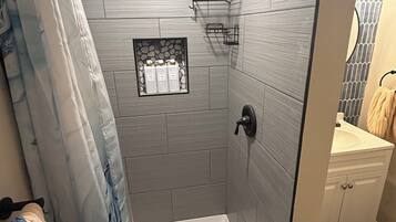 Hårtørrer, håndklæder, Sæbe, Toiletpapir