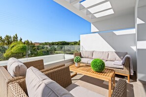 Apartment | Balcony - Chic Casares Penthouse With Solarium (Casares)