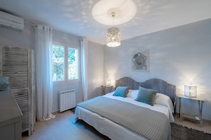 5 bedrooms, iron/ironing board, WiFi, bed sheets - La Sécatée - un havre de paix en Provence, au coeur des Alpilles (Orgon)