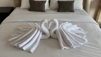Deluxe Double Room | Desk, free WiFi, bed sheets