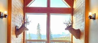 Ultimate Group Getaway - Cozy Mountain Chalet